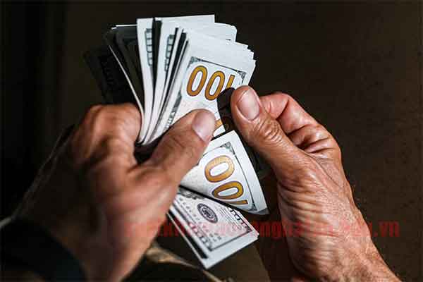 Làm nail ở Ba Lan mức lương bao nhiêu