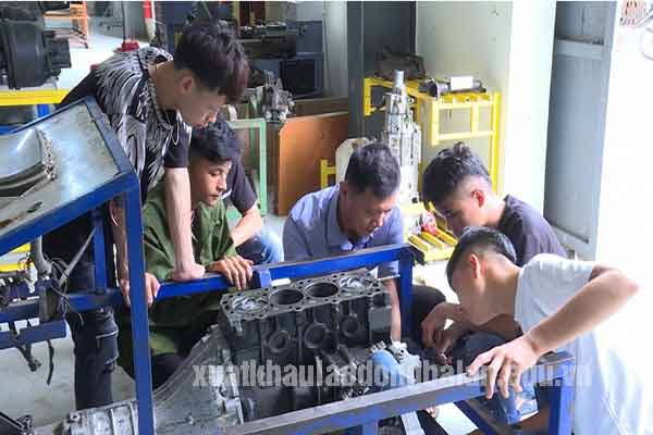 Xuất khẩu lao động có bằng Cao Đẳng