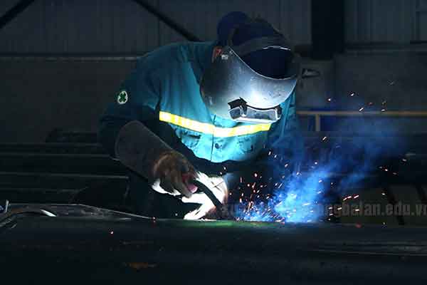 Tuyển gấp 32 thợ hàn đi xuất khẩu lao động Ba Lan chế độ hấp dẫn