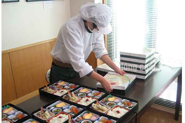 đóng gói cơm hộp tại Nhật Bản