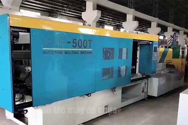 Tuyển gấp lao động đi Đài Loan thao tác máy ép nhựa