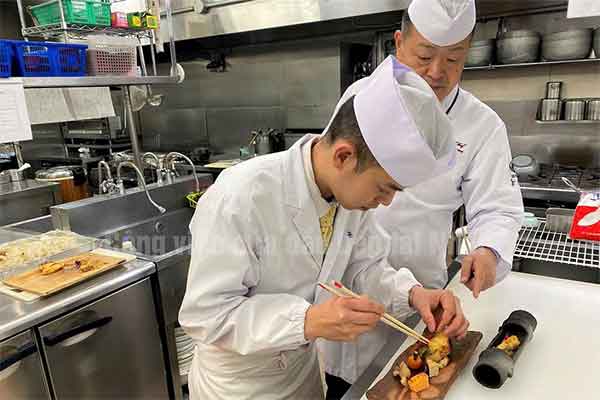 tuyển đầu bếp đi Nhật